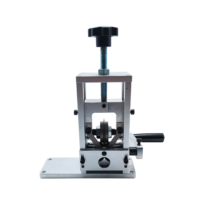 u003Ci>Scarp Wire Stripping Mahine |u003C/i> u003Cb>Máquina pelacables Scarp |u003C/b> u003Ci>Hand Crank |u003C/i> u003Cb>Manivela de mano |u003C/b> u003Ci>Copper Wireu003C/i> u003Cb>Alambre de cobreu003C/b>